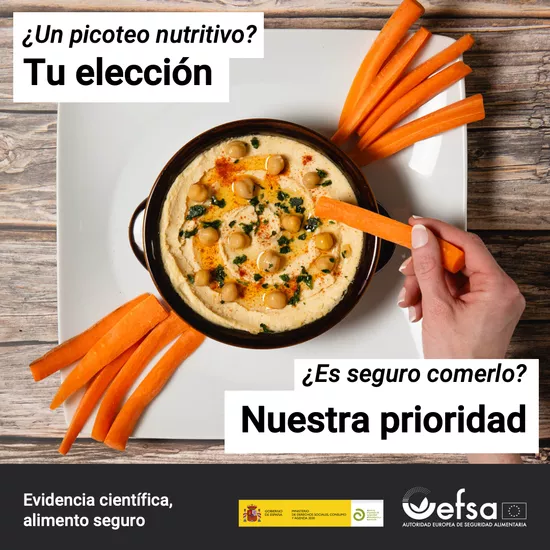 bol de hummus con palitos de zanahoria